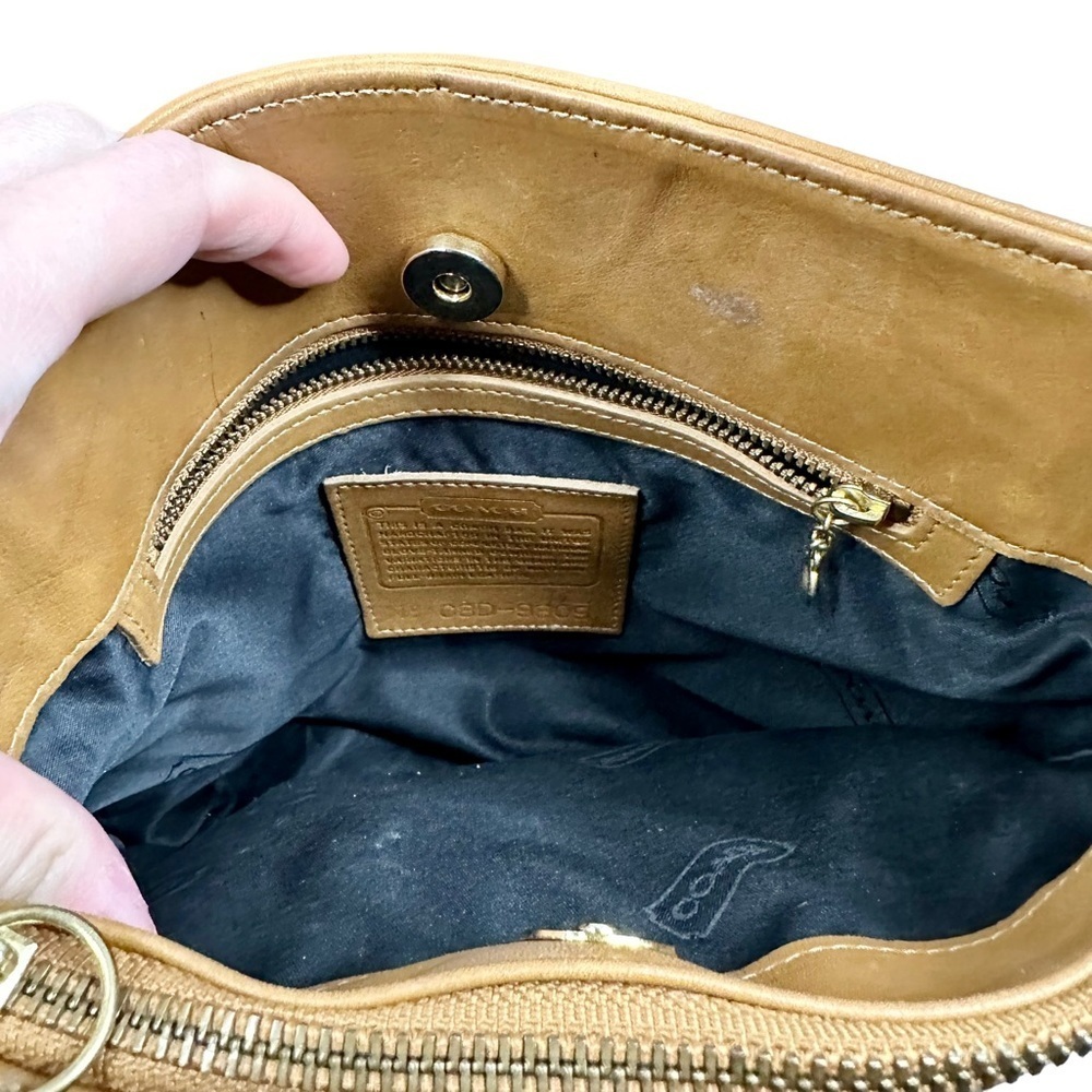 Vintage COACH (#9809) Equestrian Leather Crossbody Purse Bag - Picture 5 of 7